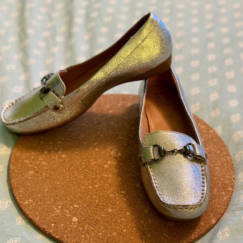 Silver metallic 9w Naturalizer loafers